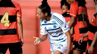 Flamengo%20acerta%20com%20zagueira%20que%20j%C3%A1%20passou%20por%20rivais