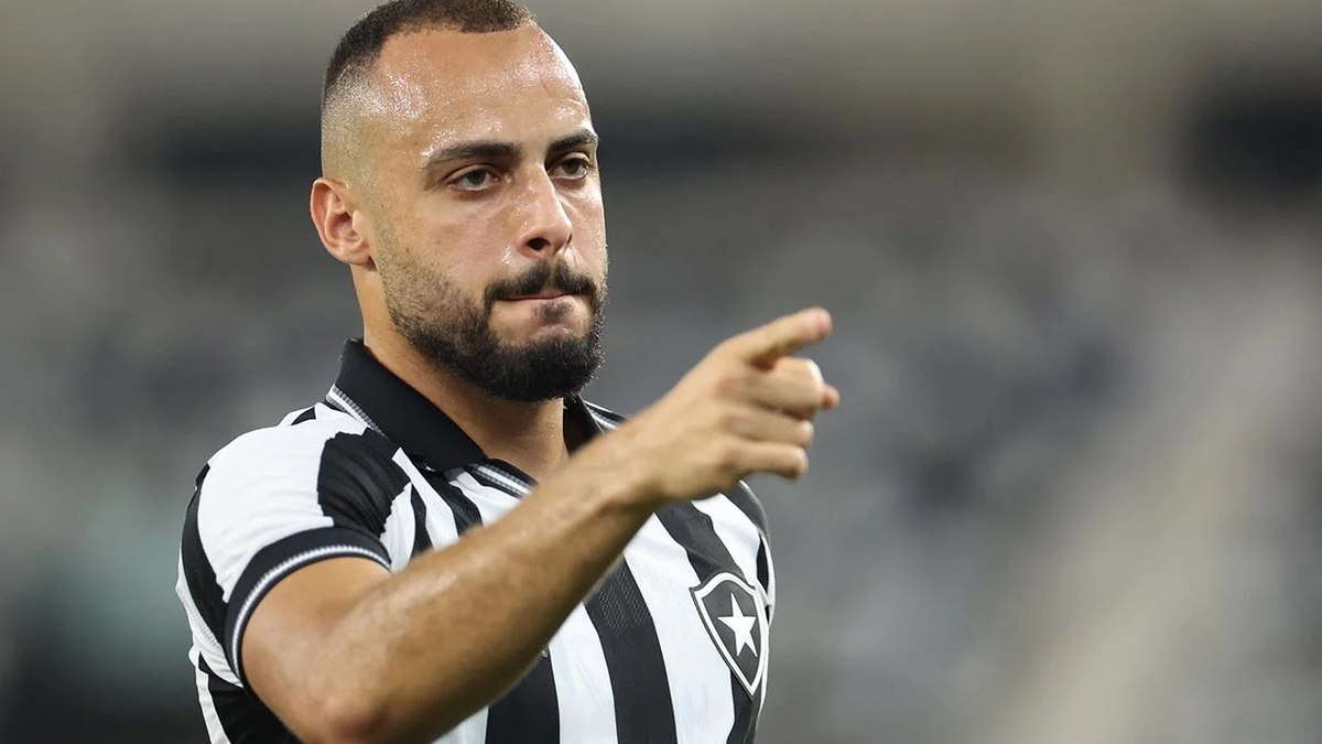 Tigres oferece R$ 41 milhões por Arthur Cabral, do Botafogo