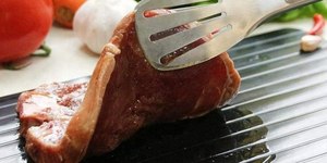 Achadinho do momento: a tábua mágica que descongela carne rápido