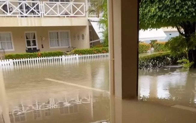 Jogador do Náutico precisa deixar casa com filhas pequenas após enchentes no Recife