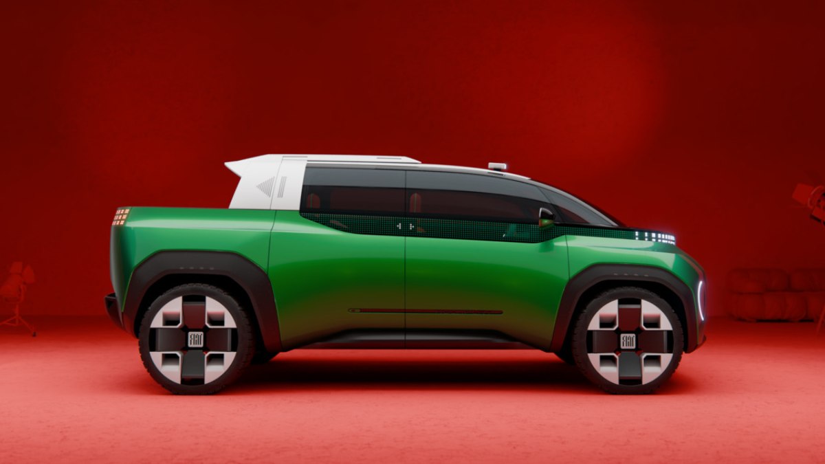 Perfil do Fiat Multiplay destaca as linhas retas, a ampla área envidraçada e as proporções de um veículo desenvolvido para diferentes configurações de uso.