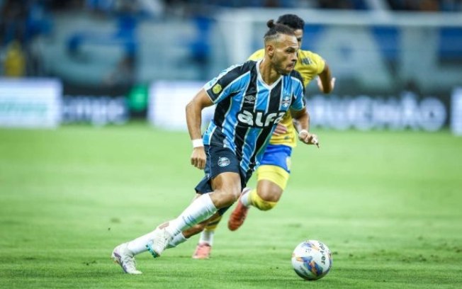 Braithwaite marcou duas vezes na goleada tricolor Braithwaite marcou duas vezes na goleada tricolor