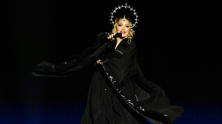 Veja os looks usados por Madonna em Copacabana