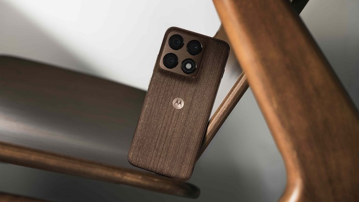 Motorola%20aposta%20em%20madeira%20certificada%20para%20smartphones