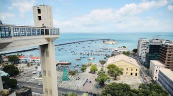 %20Elevador%20Lacerda%20j%C3%A1%20foi%20o%20maior%20do%20mundo%20e%20%C3%A9%20cart%C3%A3o-postal%20da%20Bahia