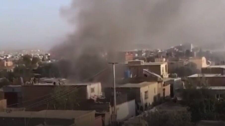 Explosão em Cabul, no Afeganistão, durante tomada do Talibã