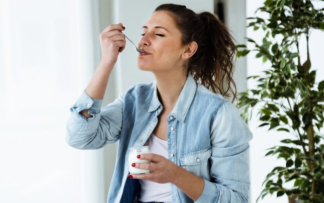 Veja como o iogurte ajuda na prevenção e no tratamento de doenças