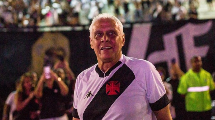 Roberto Dinamite será homenageado com nome em avenida em frente a São Januário