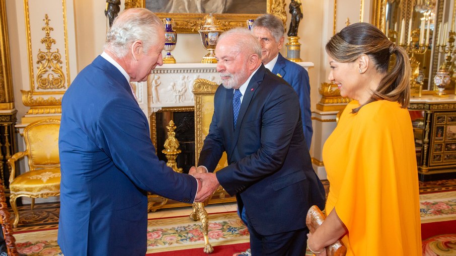 Rei Charles III recebe o presidente Lula e a primeira-dama Janja no Palácio de Buckingham