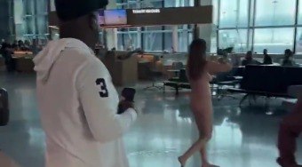 Mulher%20fica%20nua%2C%20ataca%20pessoas%20e%20quebra%20TV%20em%20aeroporto%3B%20veja%20o%20v%C3%ADdeo