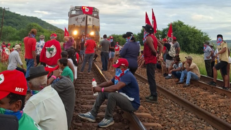 Protesto suspende por 5 dias circulação do trem Vitória-Minas