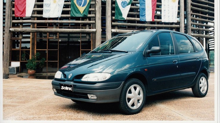 Renault%20Sc%C3%A9nic%3A%20todas%20as%20gera%C3%A7%C3%B5es%20do%20monovolume%20pioneiro