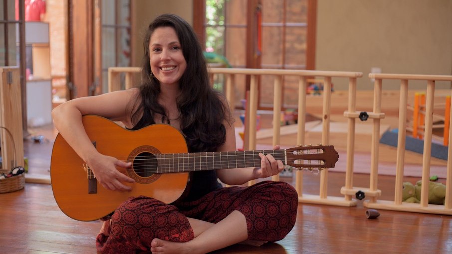 Fabiana Godoy fala sobre como cantar para os filhos potencializou o laço entre eles