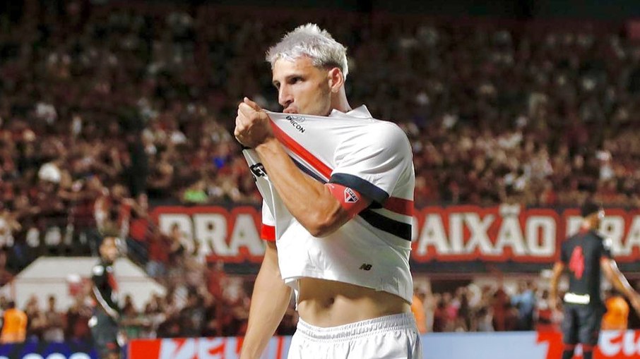 Calleri marcou o primeiro gol do São Paulo contra o Dragão