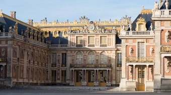 Palácio de Versalhes é evacuado após incêndio