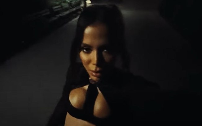 Anitta e The Weeknd lançam clipe com “barrigão” que está dando o que falar