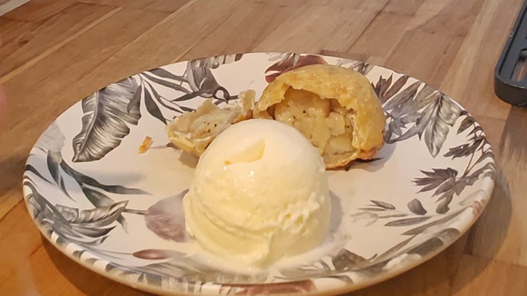 Trouxinhas de banana com massa de pastel. Aprenda a fazer