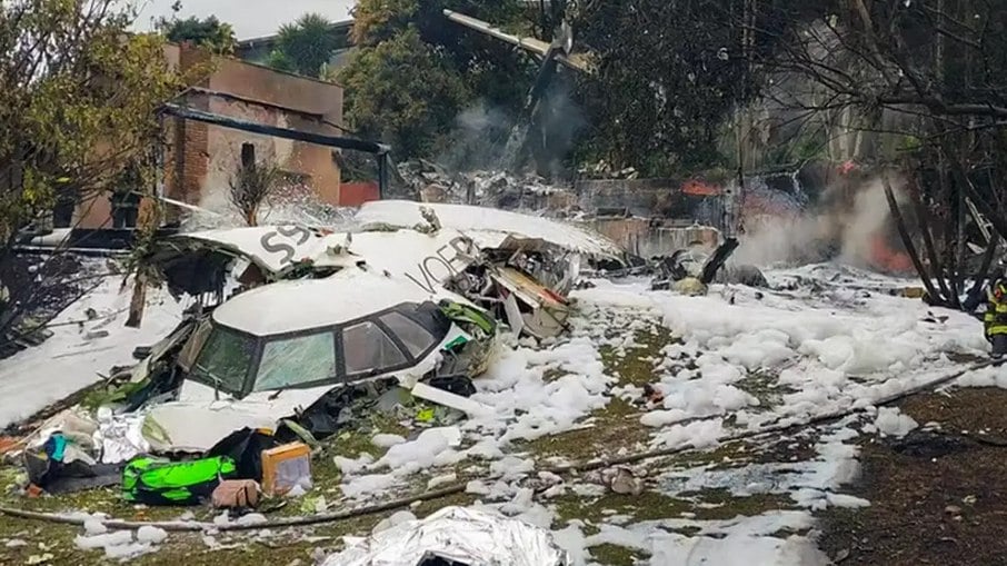 Primeiros registros do acidente aéreo em Vinhedo, no interior de São Paulo