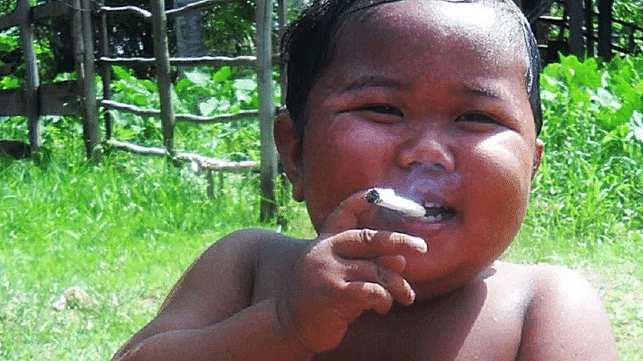 Ardi Rizal fumava 40 cigarros por dia aos 2 anos de idade Ardi Rizal fumava 40 cigarros por dia aos 2 anos de idade