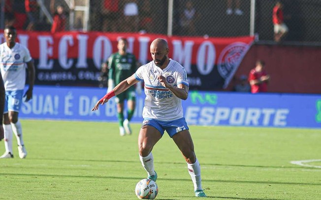 Tarciano leva o Bahia ao ataque. Foi dele o gol do Bahia aos 28 segundos da etapa final
