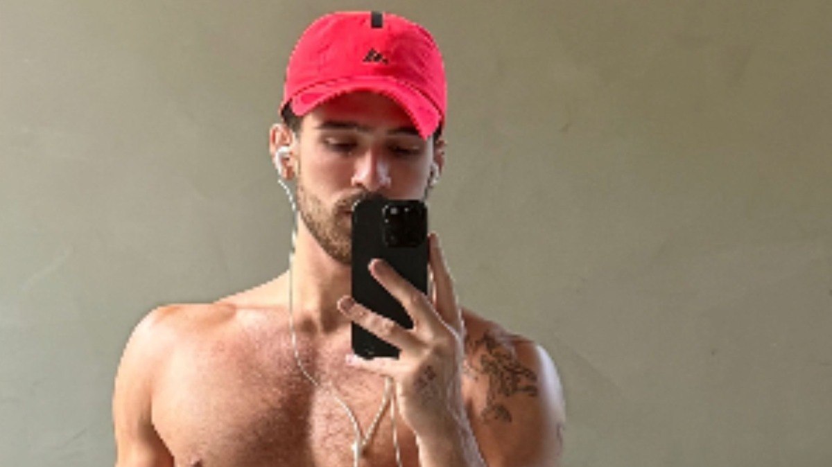 Jo%C3%A3o%20Guilherme%20mostra%20boa%20forma%20em%20selfie%20ousada