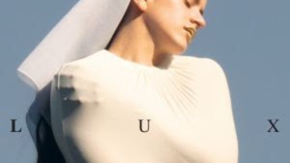 A cantora espanhola Rosalía lança "LUX", seu novo álbum