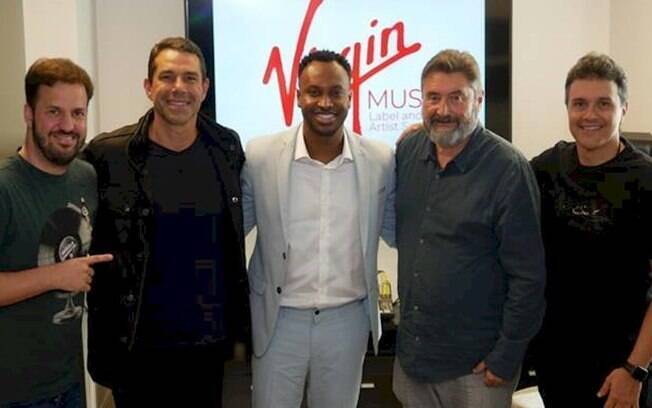 Thiaguinho assina contrato com a Virgin Music