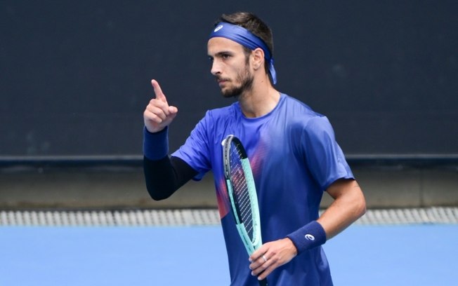 O tenista italiano Lorenzo Musetti está fora do Rio Open devido a uma lesão na panturrilha O tenista italiano Lorenzo Musetti está fora do Rio Open devido a uma lesão na panturrilha