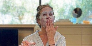 Jennifer Aniston diz que faz tratamento facial com esperma de salmão