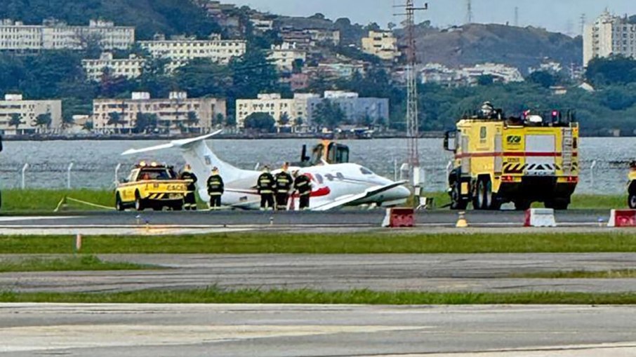 Jatinho derrapa na pista do Aeroporto Santos Dumont no Rio de Janeiro