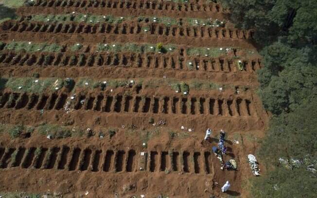 Cemitério da Vila Formosa está fazendo cinco enterros a cada meia hora