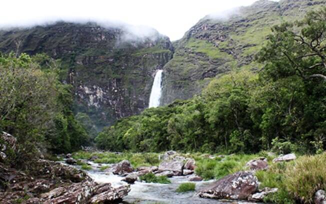 Serra da Canastra: bela cachoeira e o rio para atravessar com cuidado entre os destaques