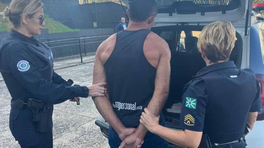 O suspeito, que atua como construtor civil, foi identificado por câmeras inteligentes