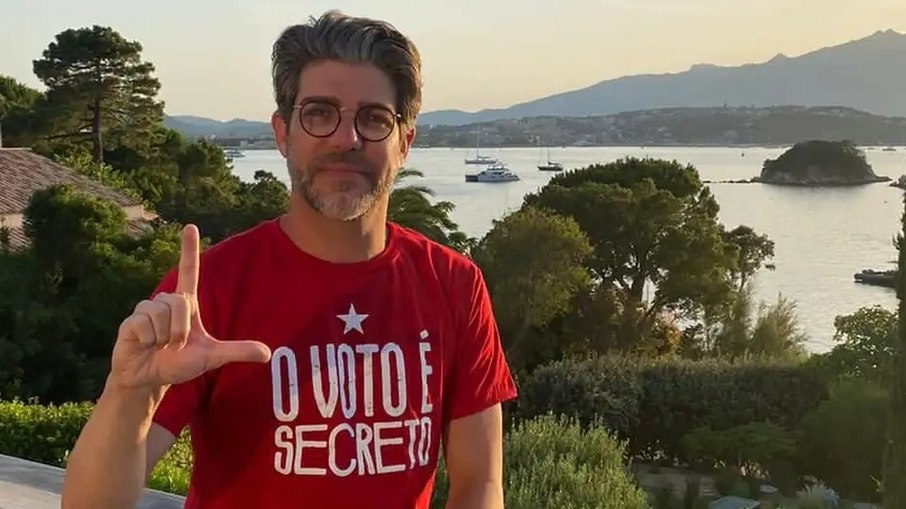 Juninho Pernambucano, ídolo do Vasco, do Sport, do Lyon e da Seleção Brasileira, é Lula! Juninho Pernambucano, ídolo do Vasco, do Sport, do Lyon e da Seleção Brasileira, é Lula!