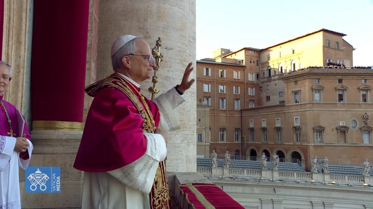 Twitter do novo papa é repleto de críticas à política de Trump