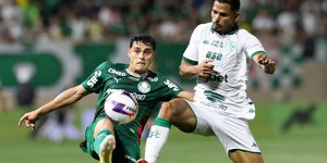 Palmeiras tropeça em casa, mas escapa de clássico nas quartas