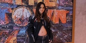 The Town: grávida, Rafa Kalimann desfila barrigão pelo festival