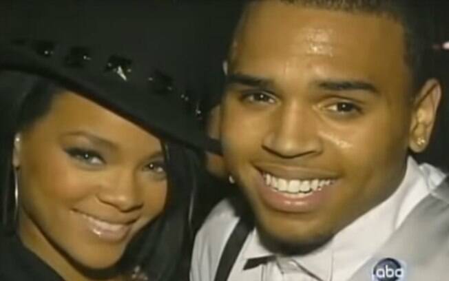 Rihanna namorou o cantor Chris Brown. Ele a agrediu