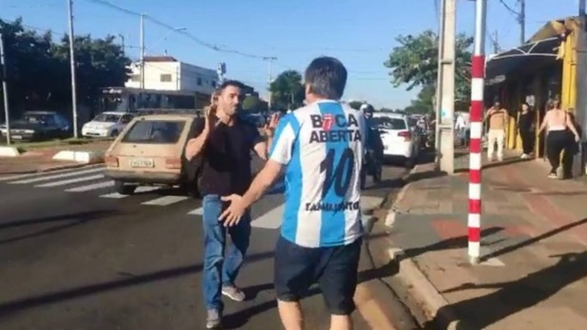 Ex-deputado Arthur do Val, conhecido como Mamãe Falei, é agredido pelo ex-deputado federal Boca Aberta (PROS-PR)