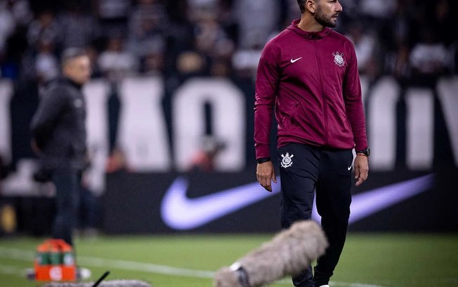Léo Porto comandou o Corinthians na ausência de Seedorf Léo Porto comandou o Corinthians na ausência de Seedorf