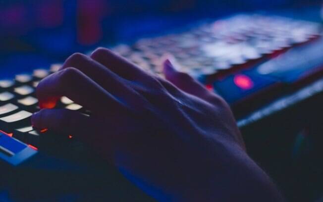 Estudo aponta que jovens preferem vídeos online a jornais