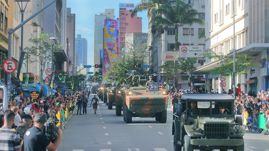 Exército levou agrupamentos motorizados para o desfile