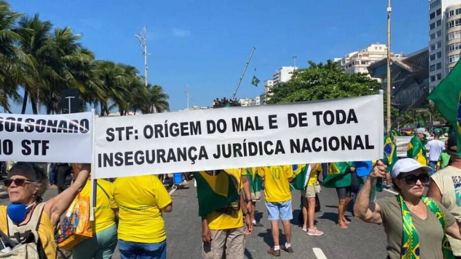 Protesto em Copacabana em apoio ao presidente Bolsonaro 