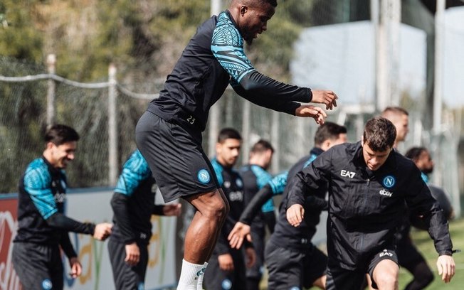 Jogadores do Napoli durante treinamento da equipe - Foto: Divulgação / Napoli