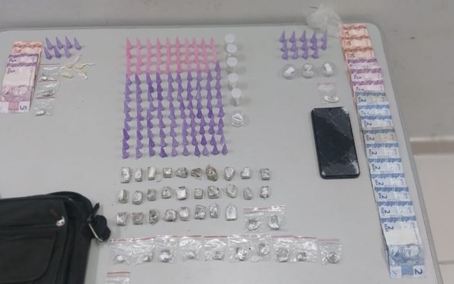 Cocaína, maconha e crack: dupla é presa por tráfico em Araraquara Cocaína, maconha e crack: dupla é presa por tráfico em Araraquara