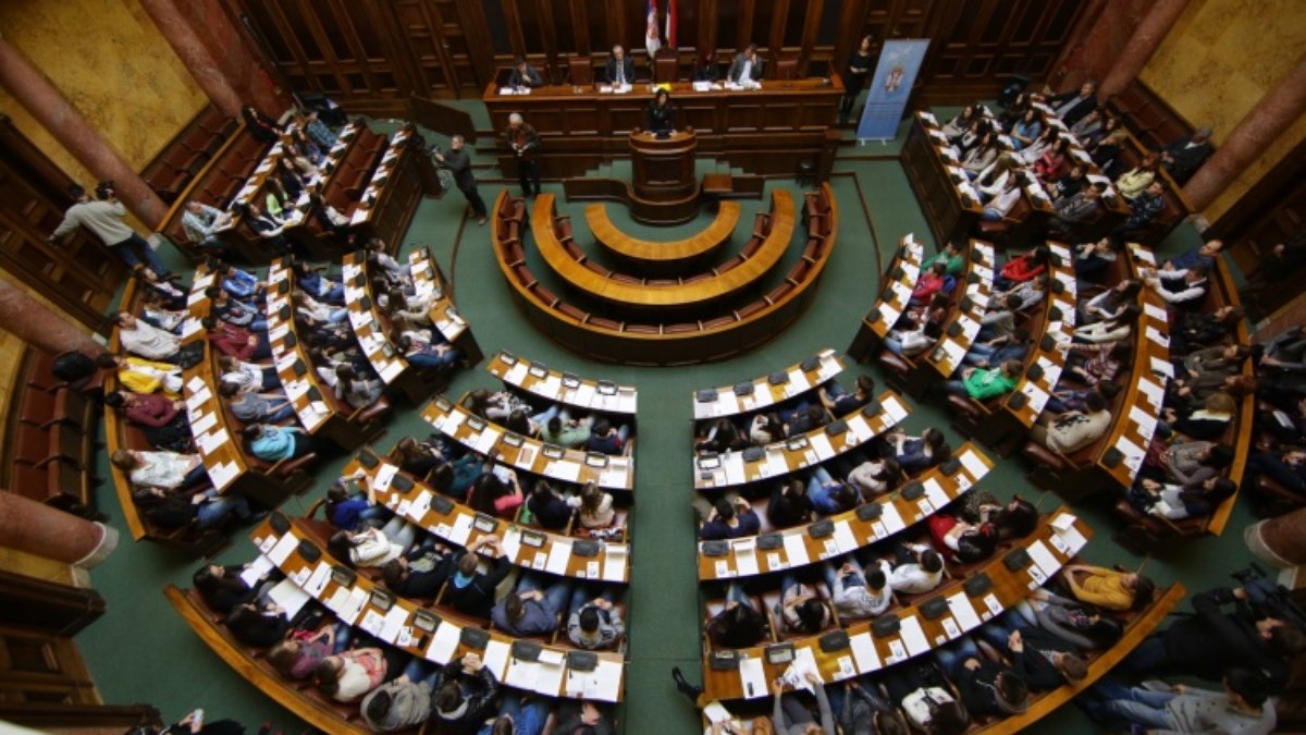 Presidente da Sérvia dissolve Parlamento e anuncia novas eleições - Foto
