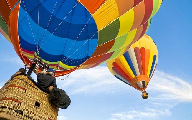 Os passeios de balão normalmente são feitos logo pela manhã, proporcionando uma vista privilegiada aos passageiros