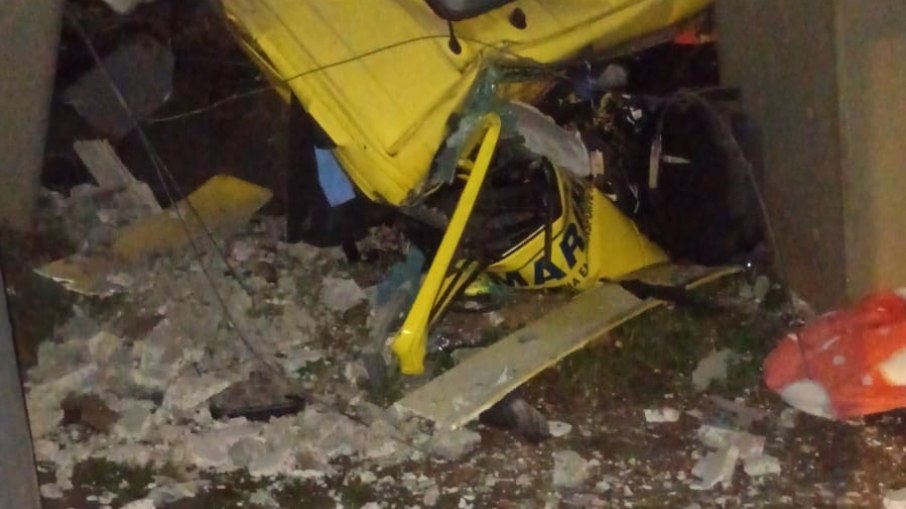 Cabine ficou destruída após o acidente Cabine ficou destruída após o acidente