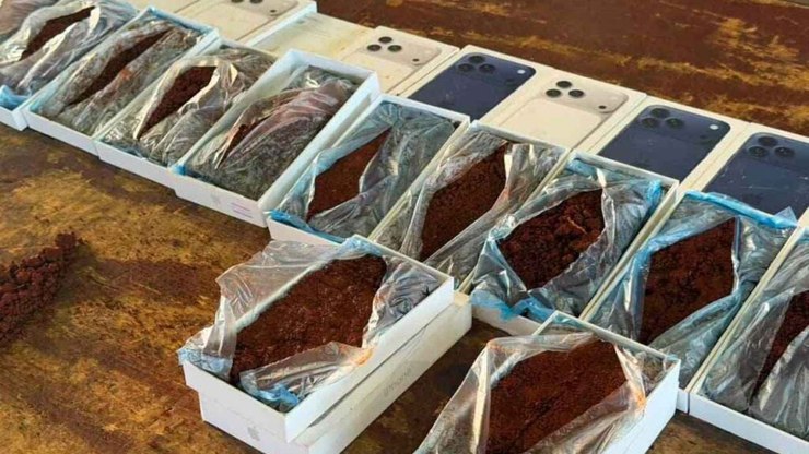 Receita%20acha%2019%20caixas%20de%20celular%20com%20barro%20em%20van%20paraguaia