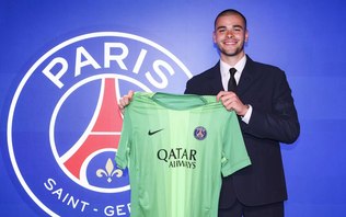 Substituto de Donnarumma falha, mas se redime em estreia no PSG